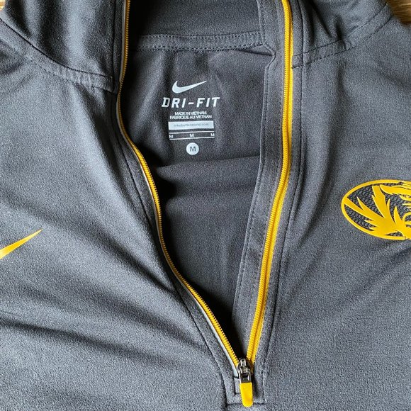 NIKE DRI-FIT TIGERS Gray Thumb holes Sweatshirt 1/2 Zip Front, Long Sleeve Sz M - Picture 3 of 16